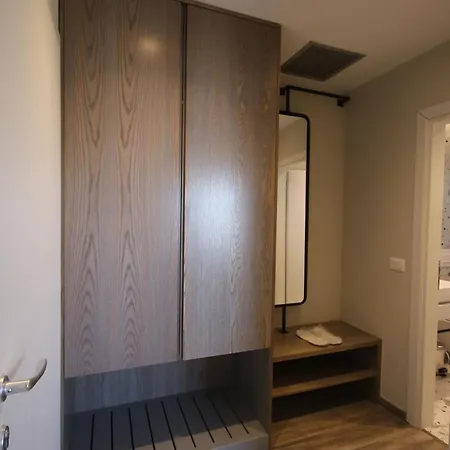 イン W Cika ボルシュ